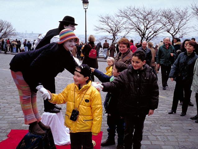 12-9 Montmartre, Paris, France, March 1998/ Leica Minilux 40mm Kodak EB-2