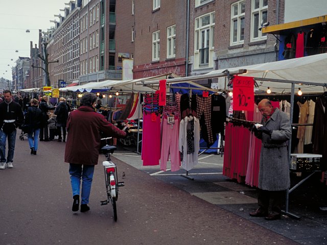 13-4 An Open Market, Amsterdam, the Netherlands, March 2001/ Leica Minilux 40mm Kodak EBX