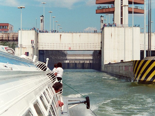 36-12 On the Danube, Austria, June 1996/ Niokon Teletouch 35 - 65 mm KDK G100-5