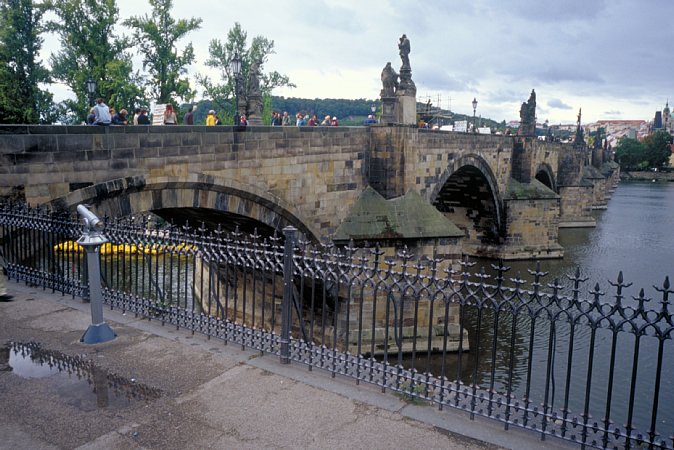 48-4 Charles Bridge, Prague, Czeck Republic, September 2003/ Bessa L Snapshot Scopar 25mm Kodak EBX