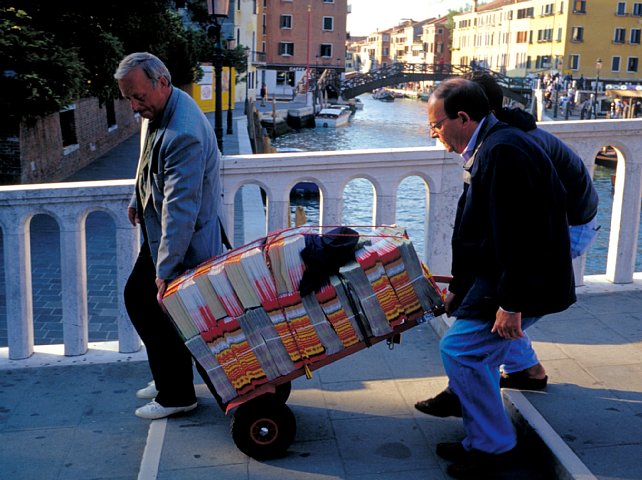 57-3 Venice, Italy, September 2003/ Leica Minilux 40mm Kodak EBX
