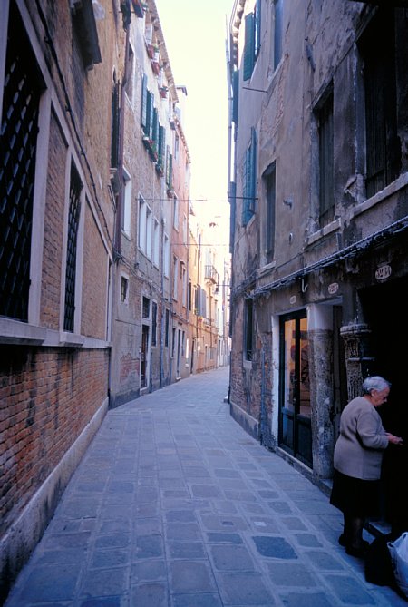 57-8 Venice, Italy, September 2003/ Bessa L Snapshot Scopar 25mm Kodak EBX